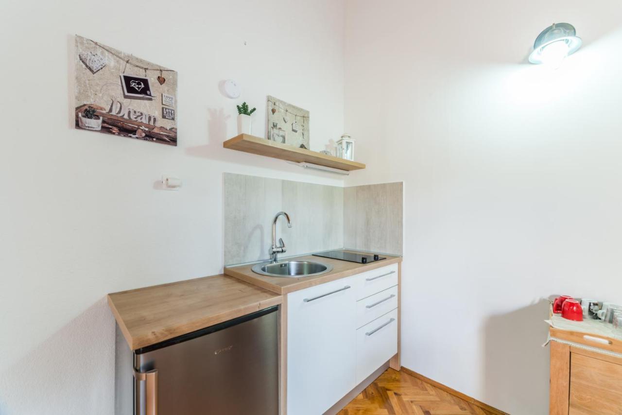 Apartmani Bugenvilija Brbinj Ngoại thất bức ảnh